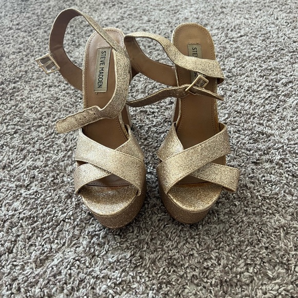 Steve Madden Gold Platform Heels - Picture 4 of 4